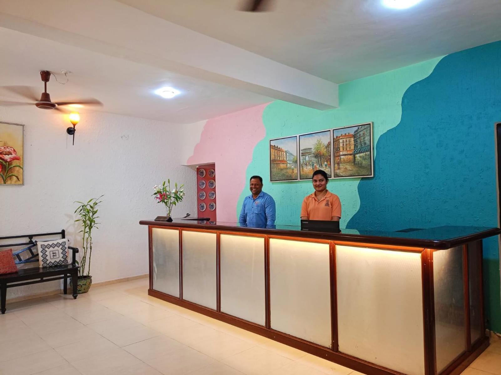 Colonia Santa Maria Hotel Baga Exterior photo